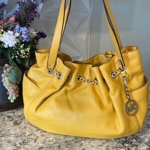 💛Michael Kors Large Deep Yellow Leather Shoulder Bag EXCELLENT CONDITION